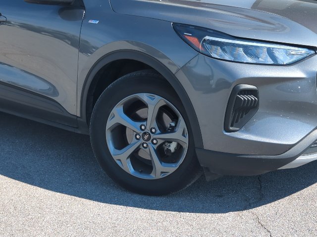 Used 2025 Ford Escape ST-Line FWD image 2