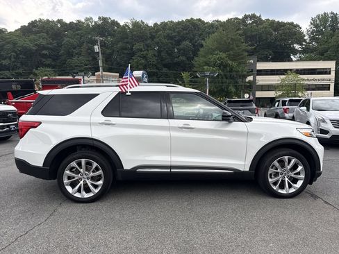 Used 2023 Ford Explorer Platinum w/ Technology Package AWD/4WD image 3