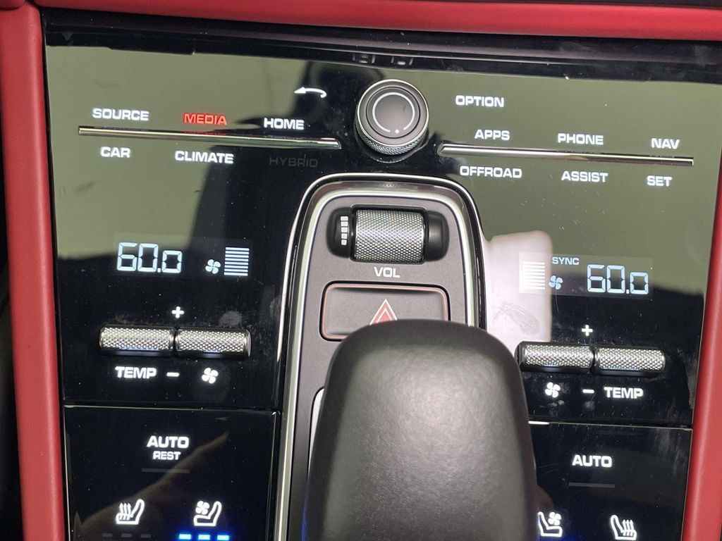 Certified 2023 Porsche Cayenne GTS AWD/4WD image 32
