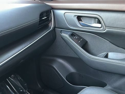 Used 2021 Nissan Rogue SL FWD image 29