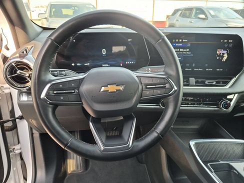 Used 2025 Chevrolet Equinox LT AWD/4WD image 23