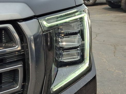 Used 2023 GMC Yukon AT4 w/ AT4 Premium Plus Package AWD/4WD image 9