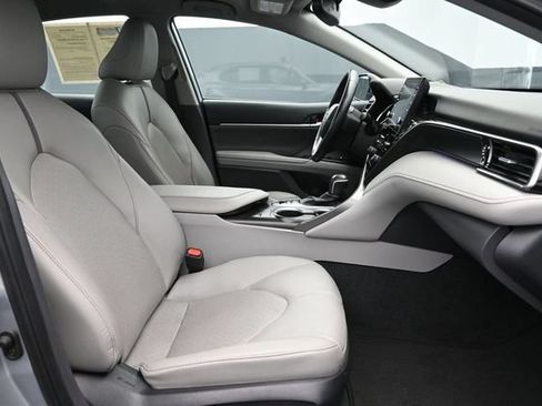 Used 2024 Toyota Camry XLE FWD image 30