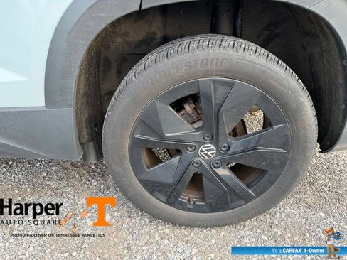 Used 2025 Volkswagen Taos SE FWD image 21