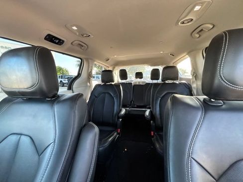 Used 2024 Chrysler Pacifica Touring-L FWD image 15