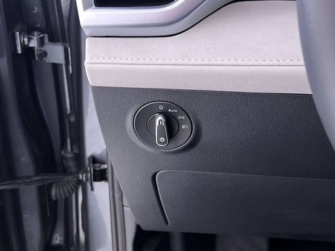 Used 2025 Volkswagen Taos SE image 25