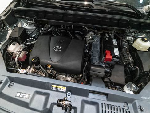 Used 2020 Toyota Highlander XLE AWD/4WD image 39