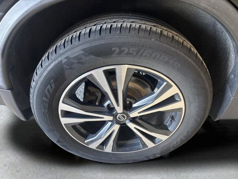 Used 2020 Nissan Rogue SV w/ Premium Package image 29