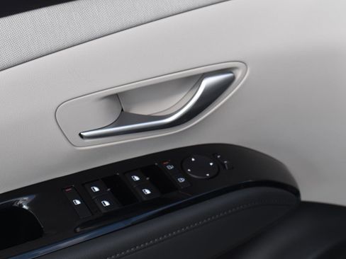 Used 2025 Hyundai Tucson Limited image 23