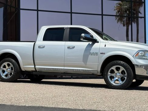 Used 2016 RAM 1500 Laramie w/ Convenience Group AWD/4WD image 16