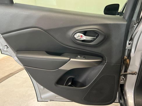 Used 2019 Jeep Cherokee Latitude Plus w/ Trailer Tow Group image 19