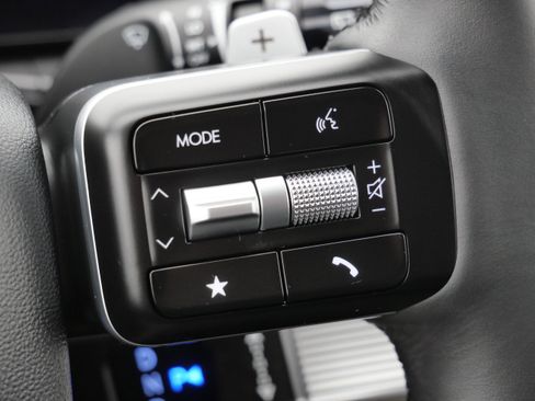 Certified 2025 Hyundai Santa Fe SEL image 31