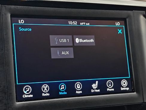 Used 2018 Chrysler Pacifica Touring-L w/ Tire & Wheel Group image 43