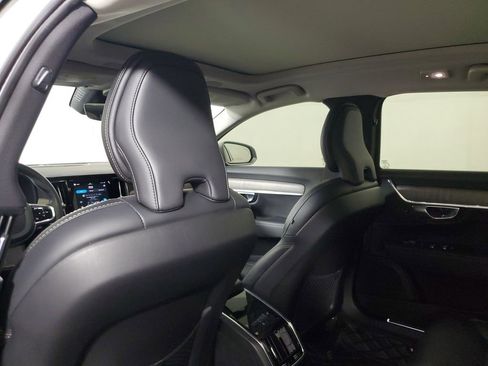 Used 2022 Volvo S90 B6 Inscription w/ Advanced Package AWD/4WD image 16