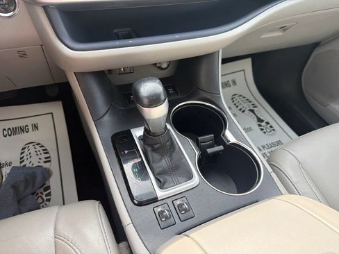 Used 2016 Toyota Highlander XLE AWD/4WD image 36