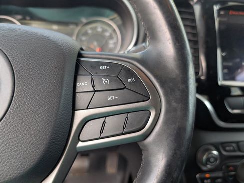 Used 2020 Jeep Cherokee Limited image 25