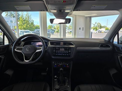 Used 2023 Volkswagen Tiguan SE w/ Panoramic Sunroof Package AWD/4WD image 34