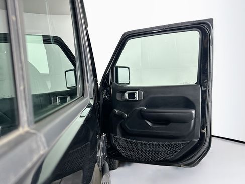 Used 2018 Jeep Wrangler Unlimited Sport AWD/4WD image 30