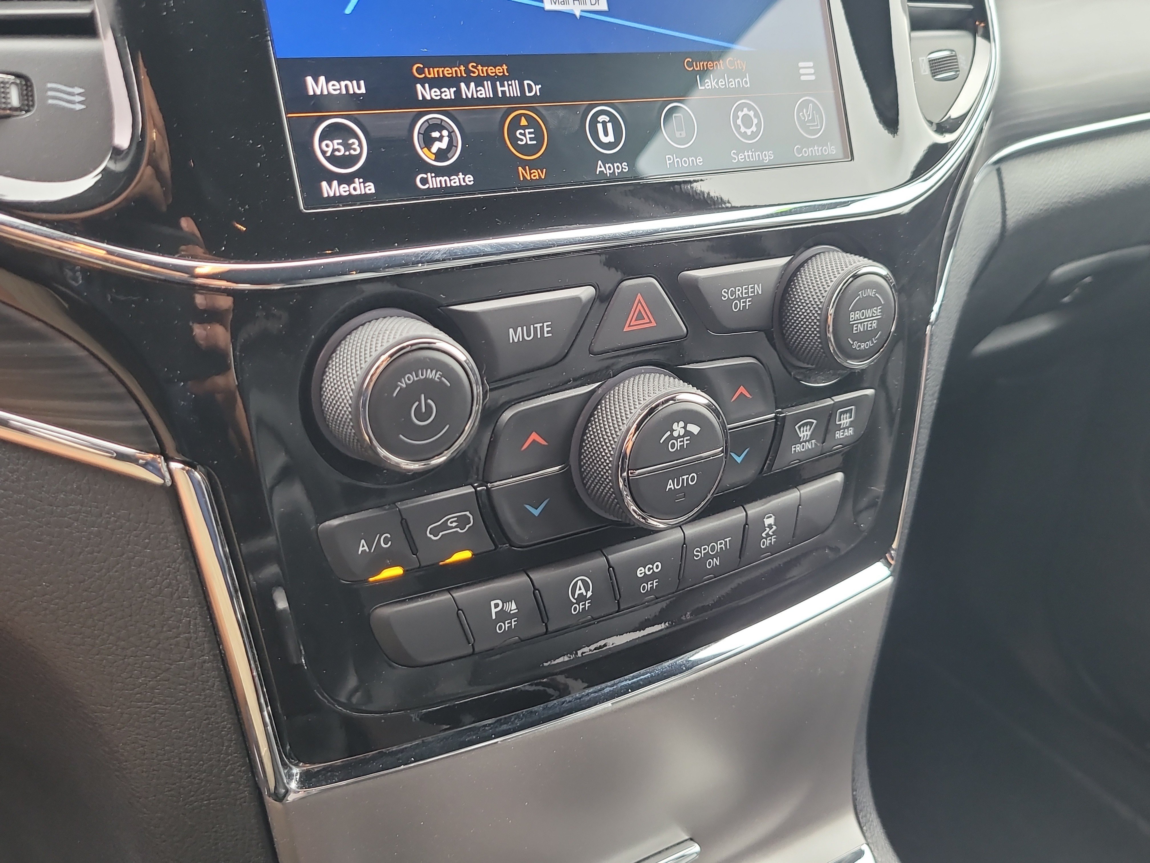Used 2019 Jeep Grand Cherokee Limited AWD/4WD image 24