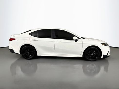 Used 2025 Toyota Camry SE AWD/4WD image 4