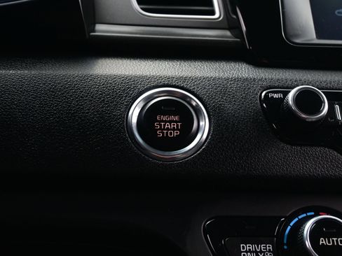 Used 2017 Kia Niro LX image 21