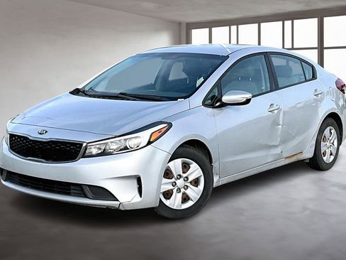 Used 2017 Kia Forte LX FWD image 3