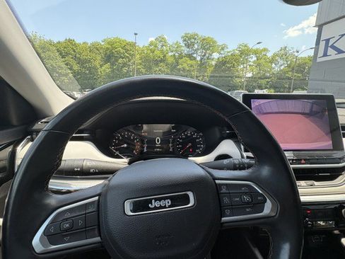 Used 2022 Jeep Compass Limited image 11