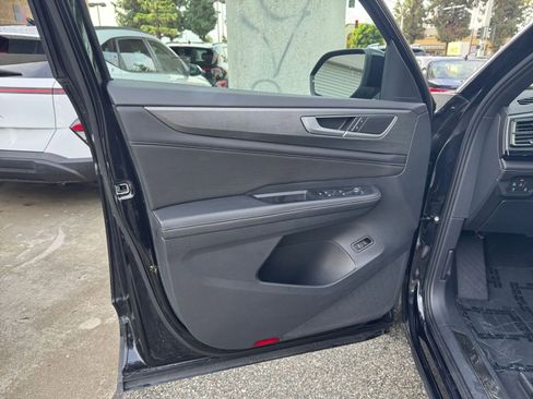 Used 2025 Volkswagen Atlas Cross Sport SE image 20