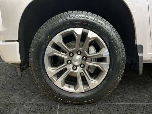 Used 2024 Chevrolet Silverado 1500 High Country w/ Technology Package image 14