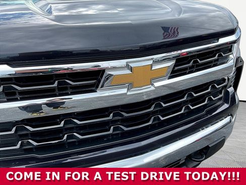 Used 2022 Chevrolet Silverado 1500 LT AWD/4WD image 30