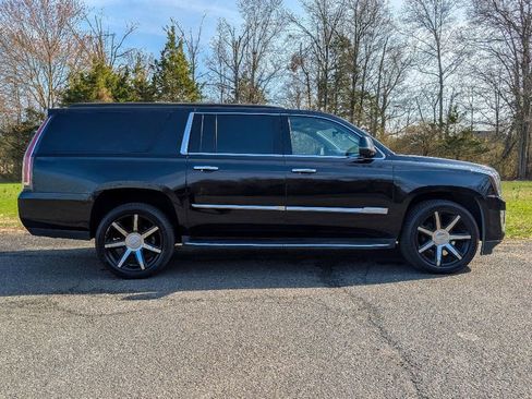 Used 2020 Cadillac Escalade ESV Luxury AWD/4WD image 4