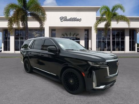 Used 2023 Cadillac Escalade Luxury image 2