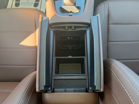 Used 2025 Mercedes-Benz GLE 350 4MATIC image 27