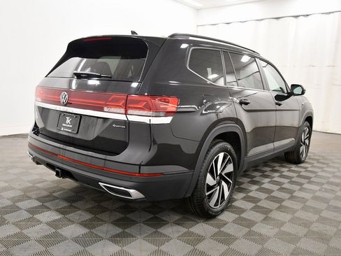Used 2025 Volkswagen Atlas SE image 8