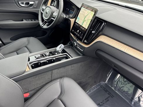 New 2026 Volvo XC60 T8 Core AWD/4WD image 18
