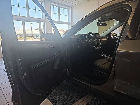 Used 2022 Ford Escape SEL image 11