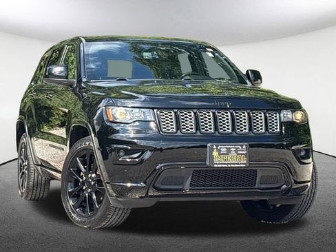 Used 2020 Jeep Grand Cherokee Altitude AWD/4WD image 2