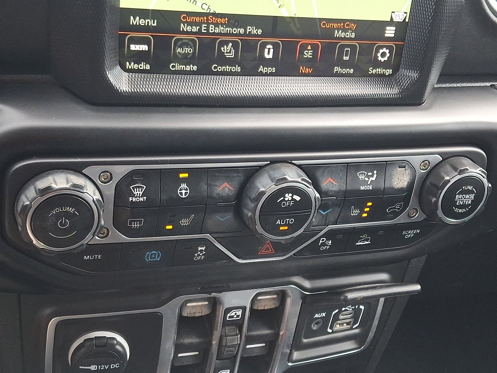 Used 2023 Jeep Wrangler Unlimited Sahara w/ Cold Weather Group AWD/4WD image 16
