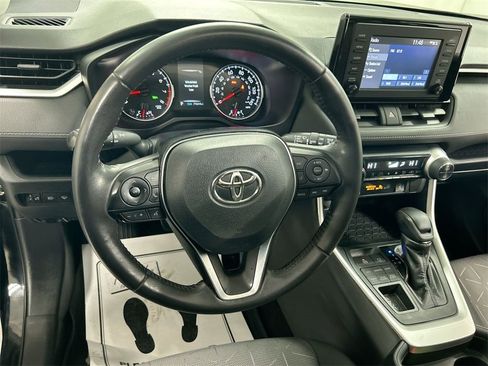 Used 2019 Toyota RAV4 XLE image 4
