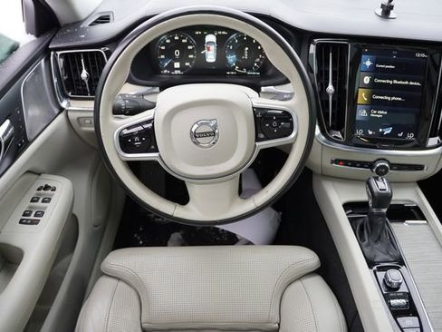 Used 2019 Volvo S60 T6 Inscription image 21