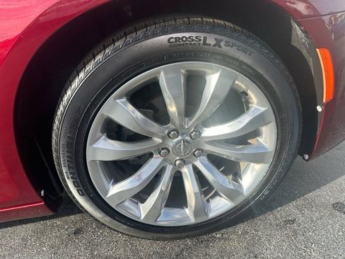 Used 2018 Chrysler 300 Touring L image 29