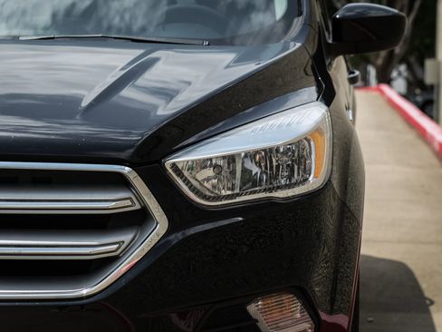 Used 2019 Ford Escape SE image 44