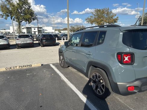 Used 2017 Jeep Renegade Latitude w/ Popular Equipment Group image 3