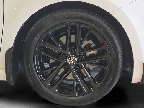 Certified 2025 Toyota Camry SE image 9