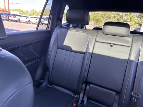 Used 2024 Volkswagen Tiguan SE R-Line image 29