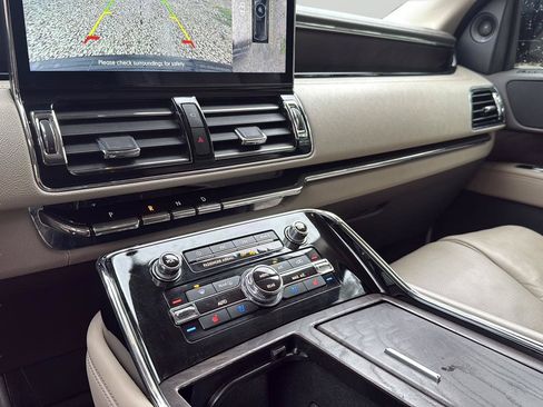 Used 2022 Lincoln Navigator L Reserve RWD image 22