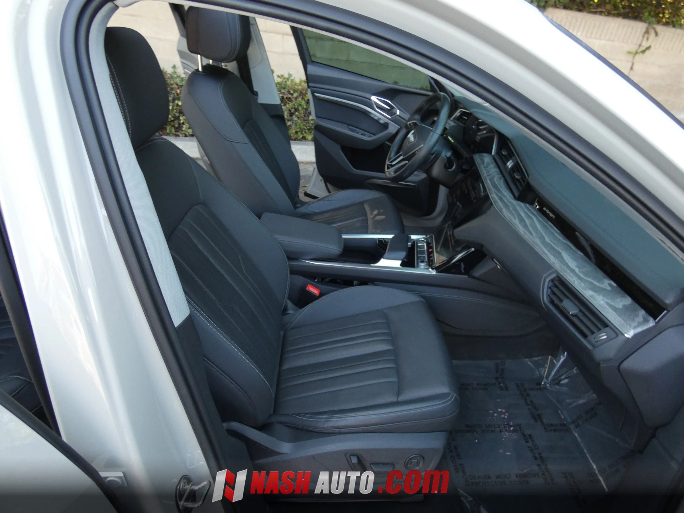Used 2022 Audi e-tron Premium Plus w/ Premium Plus Package AWD/4WD image 27