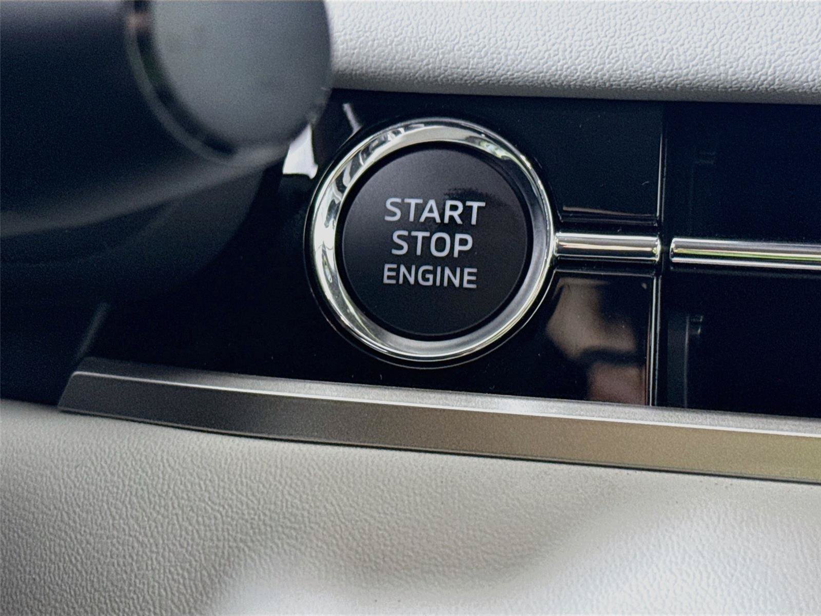 New 2026 Mitsubishi Outlander SE FWD image 12
