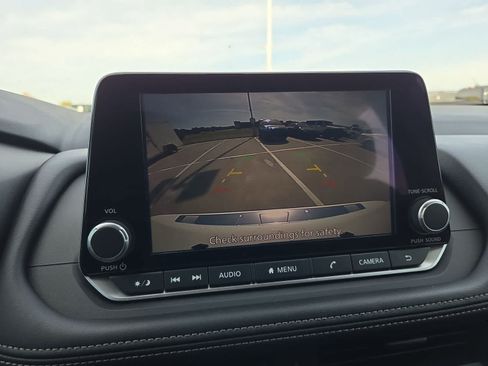 Used 2024 Nissan Rogue S FWD image 26