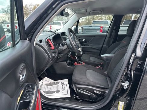 Used 2016 Jeep Renegade Trailhawk image 2